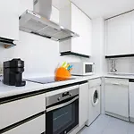 - Marina Banus, Puerto Banus, Cozy 2br, Parking & Pool *