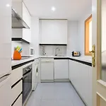 - Marina Banus, Puerto Banus, Cozy 2br, Parking & Pool Μαρμπέλλα
