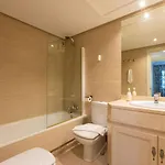 - Marina Banus, Puerto Banus, Cozy 2br, Parking & Pool Μαρμπέλλα