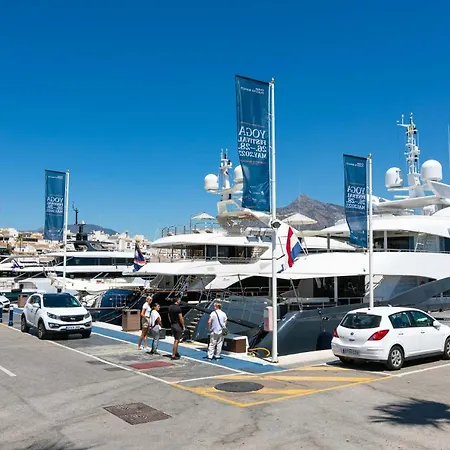 Marbella Home Rentals - Marina Banus, Puerto Banus, Cozy 2Br, Parking & Pool Marbella