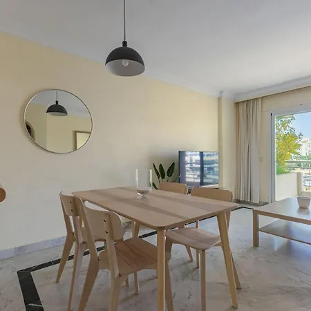 Marbella Home Rentals - Marina Banus, Puerto Banus, Cozy 2Br, Parking & Pool Lägenhet