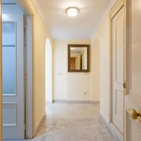 公寓 Marbella Home Rentals - Marina Banus, Puerto Banus, Cozy 2Br, Parking & Pool