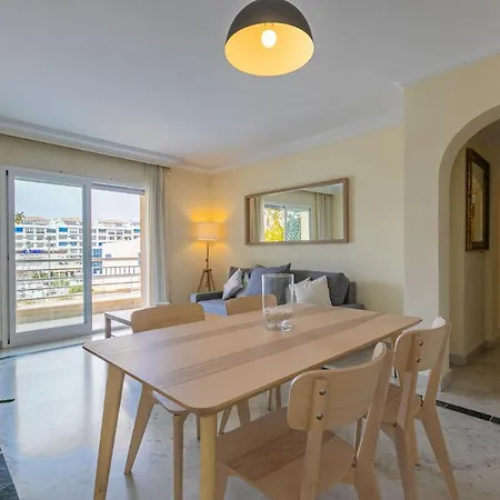 Marbella Home Rentals - Marina Banus, Puerto Banus, Cozy 2Br, Parking & Pool * 马尔韦利亚