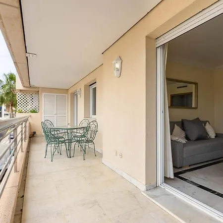 Marbella Home Rentals - Marina Banus, Puerto Banus, Cozy 2Br, Parking & Pool * Marbella