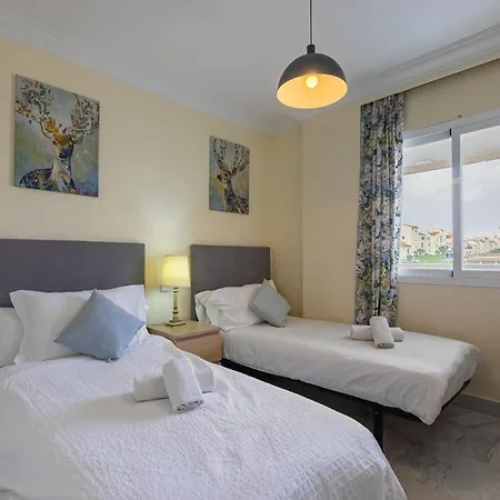 Marbella Home Rentals - Marina Banus, Puerto Banus, Cozy 2Br, Parking & Pool 公寓 马尔韦利亚