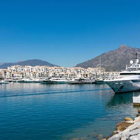 Marbella Home Rentals - Marina Banus, Puerto Banus, Cozy 2Br, Parking & Pool 马尔韦利亚