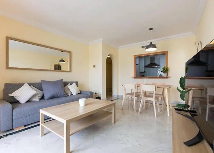- Marina Banus, Puerto Banus, Cozy 2br, Parking & Pool Apartment Marbella