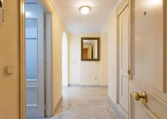 Apartament - Marina Banus, Puerto Banus, Cozy 2br, Parking & Pool