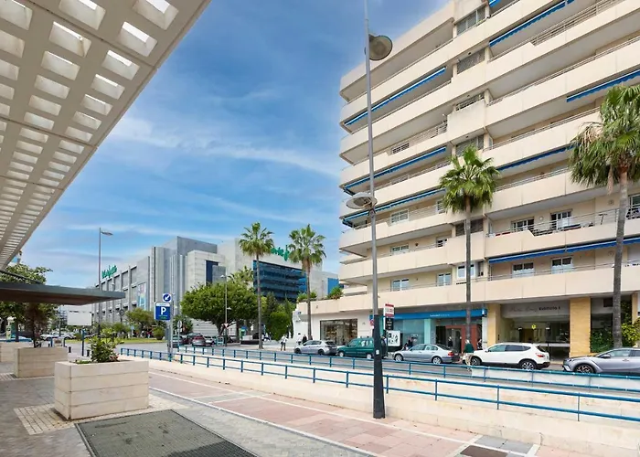 - Marina Banus, Puerto Banus, Cozy 2br, Parking & Pool *