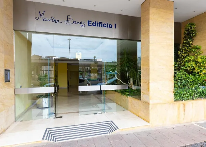 - Marina Banus, Puerto Banus, Cozy 2br, Parking & Pool