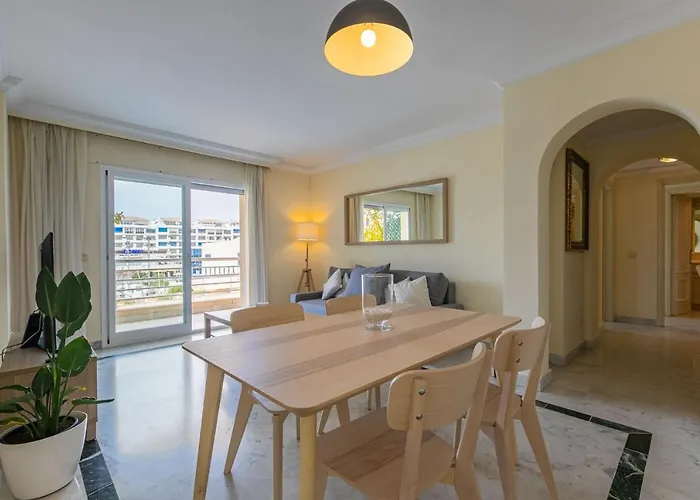 - Marina Banus, Puerto Banus, Cozy 2br, Parking & Pool * Marbella