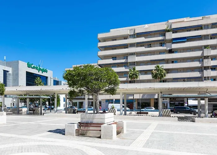 - Marina Banus, Puerto Banus, Cozy 2br, Parking & Pool Apartament Marbella