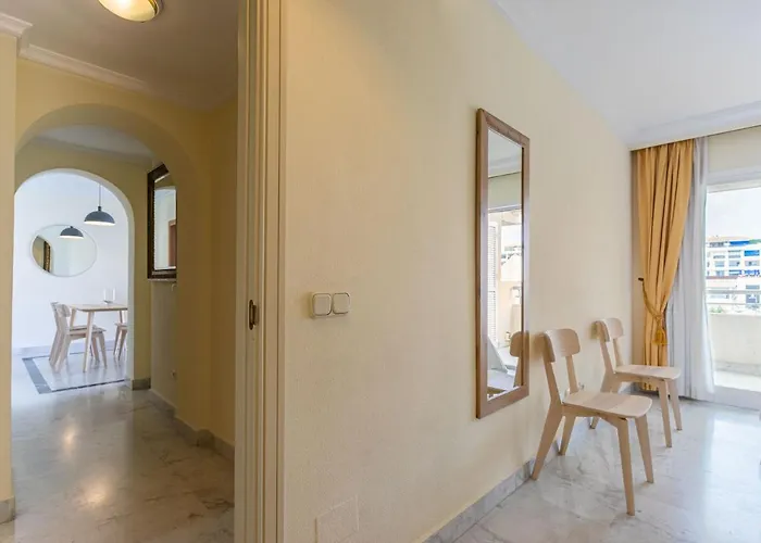 - Marina Banus, Puerto Banus, Cozy 2br, Parking & Pool Apartment *