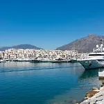 - Marina Banus, Puerto Banus, Cozy 2br, Parking & Pool Marbella