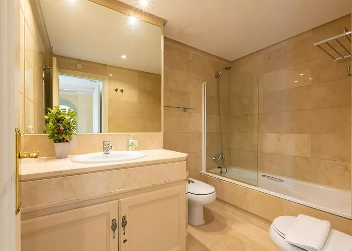 Apartment - Marina Banus, Puerto Banus, Cozy 2br, Parking & Pool *