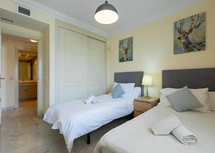 - Marina Banus, Puerto Banus, Cozy 2br, Parking & Pool * Marbella