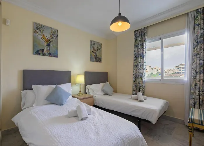 - Marina Banus, Puerto Banus, Cozy 2br, Parking & Pool Apartment Marbella
